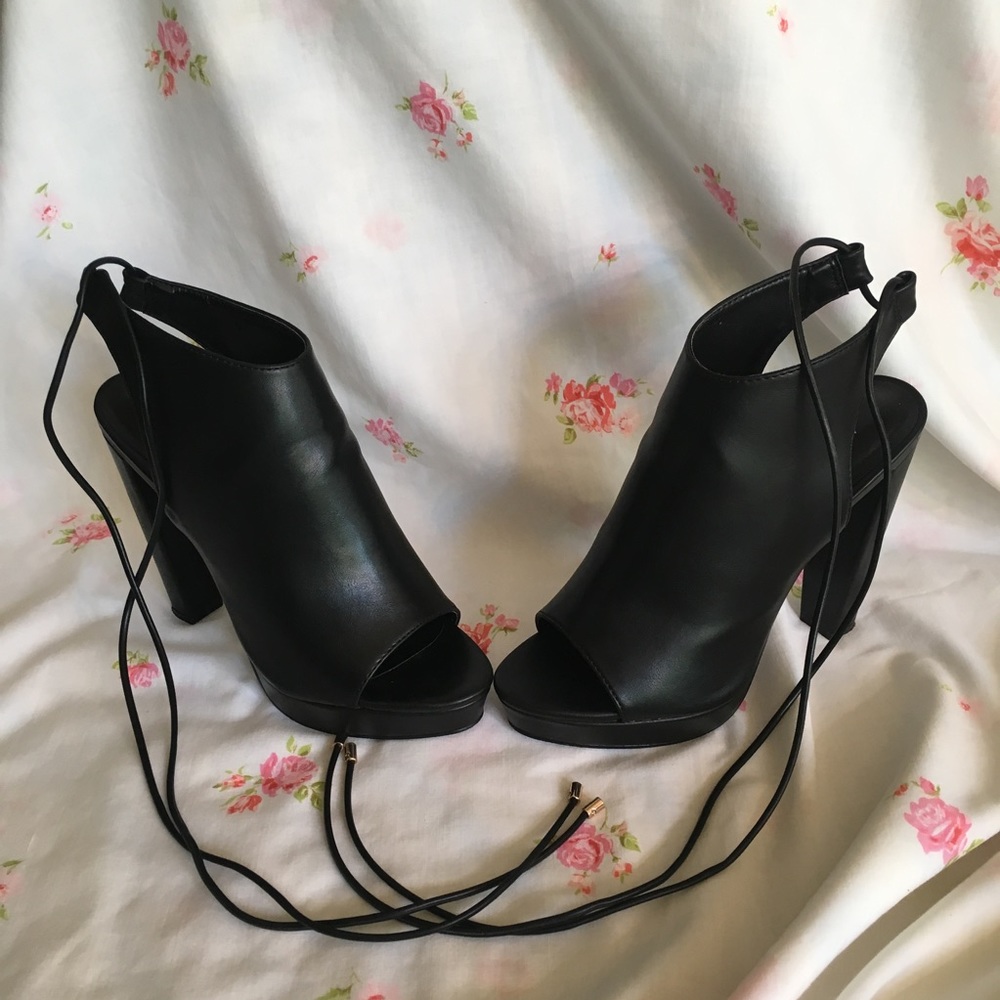 Aldo black lace up chunky heels